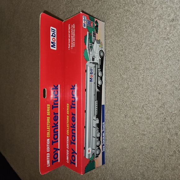 Mobil 1993 Toy Tanker Truck - Picture 1 of 5